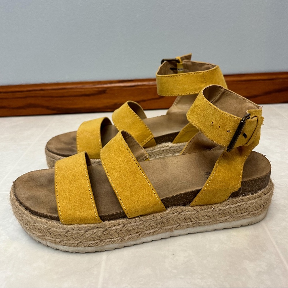 Universal Thread Agnes Microsuede Platform Sandals